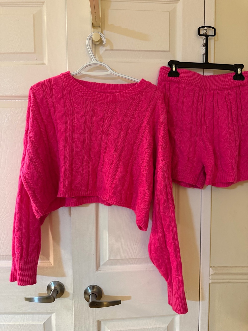 Cropped Cable-Knit Sweater in Hot Pink - Women